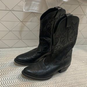 Ariat cowboy boots; size 11B; medium round toe;